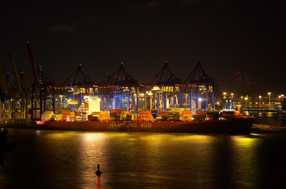 Fracht löschen Hafen Nacht Schiff Kräne Frachter Hamburg Süd