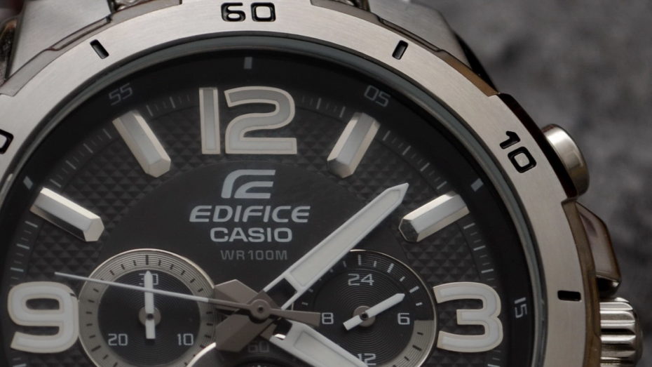 Casio Edifice Armbanduhr Nahaufnahme Zeiger Metall Ausschnitt