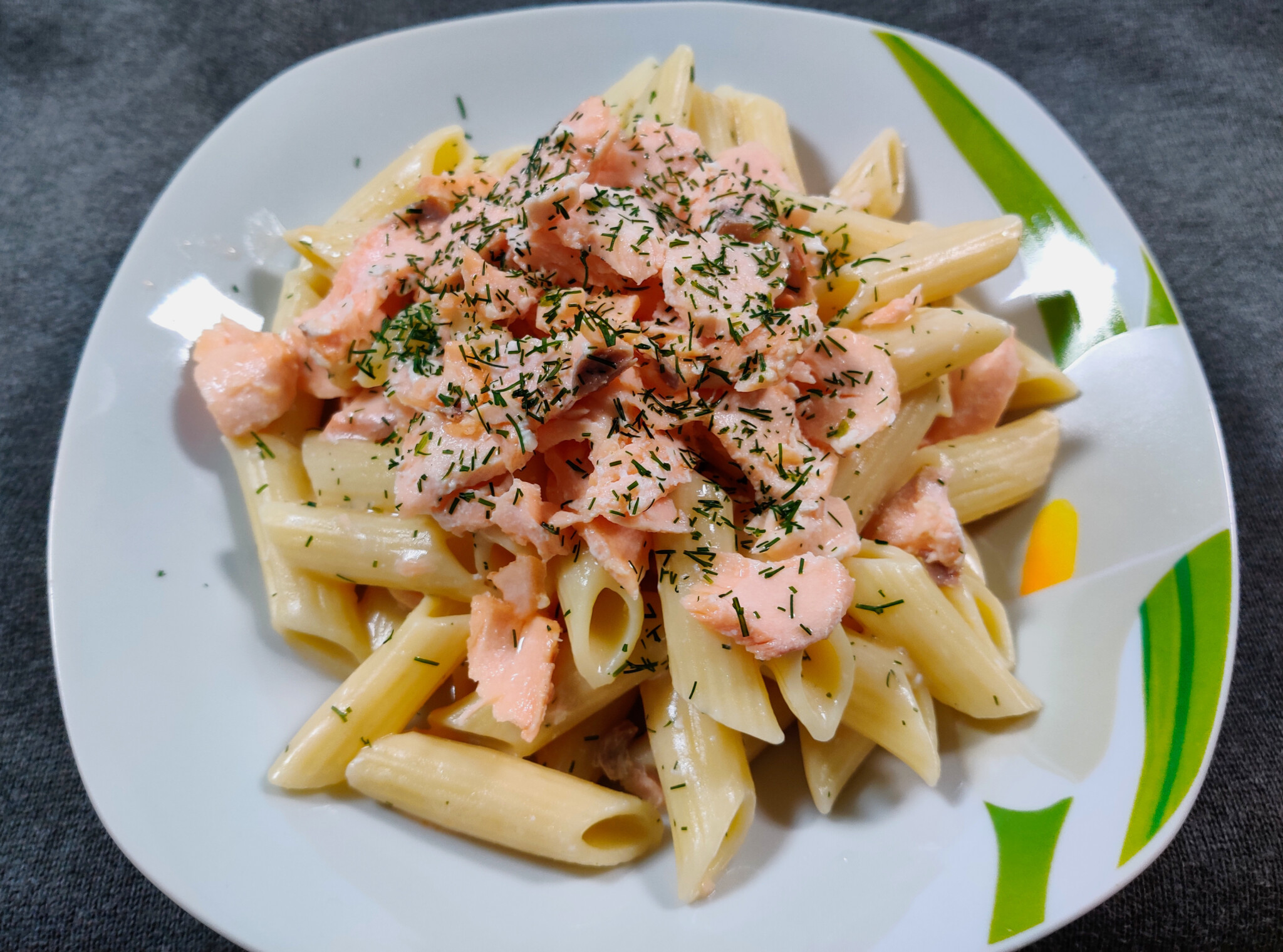 Nudeln mit Lachs und heller Dill Sauce – Randnotizen.org