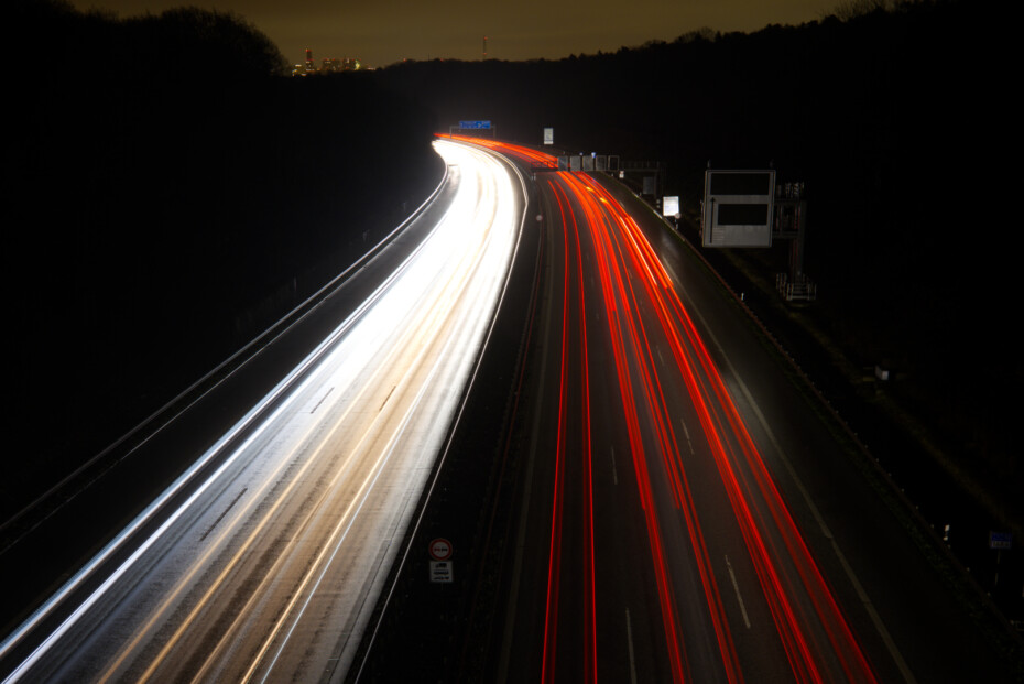 Autobahn in der Nacht